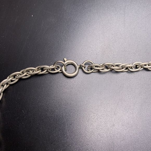 Silver Tone Pendant Necklace Large Round Etched Floral Long 24 Inch Vintage - Picture 5 of 6